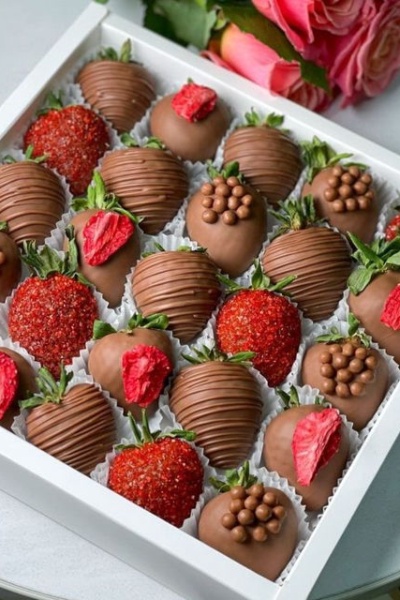 Sweets for a sweet girl 🍓